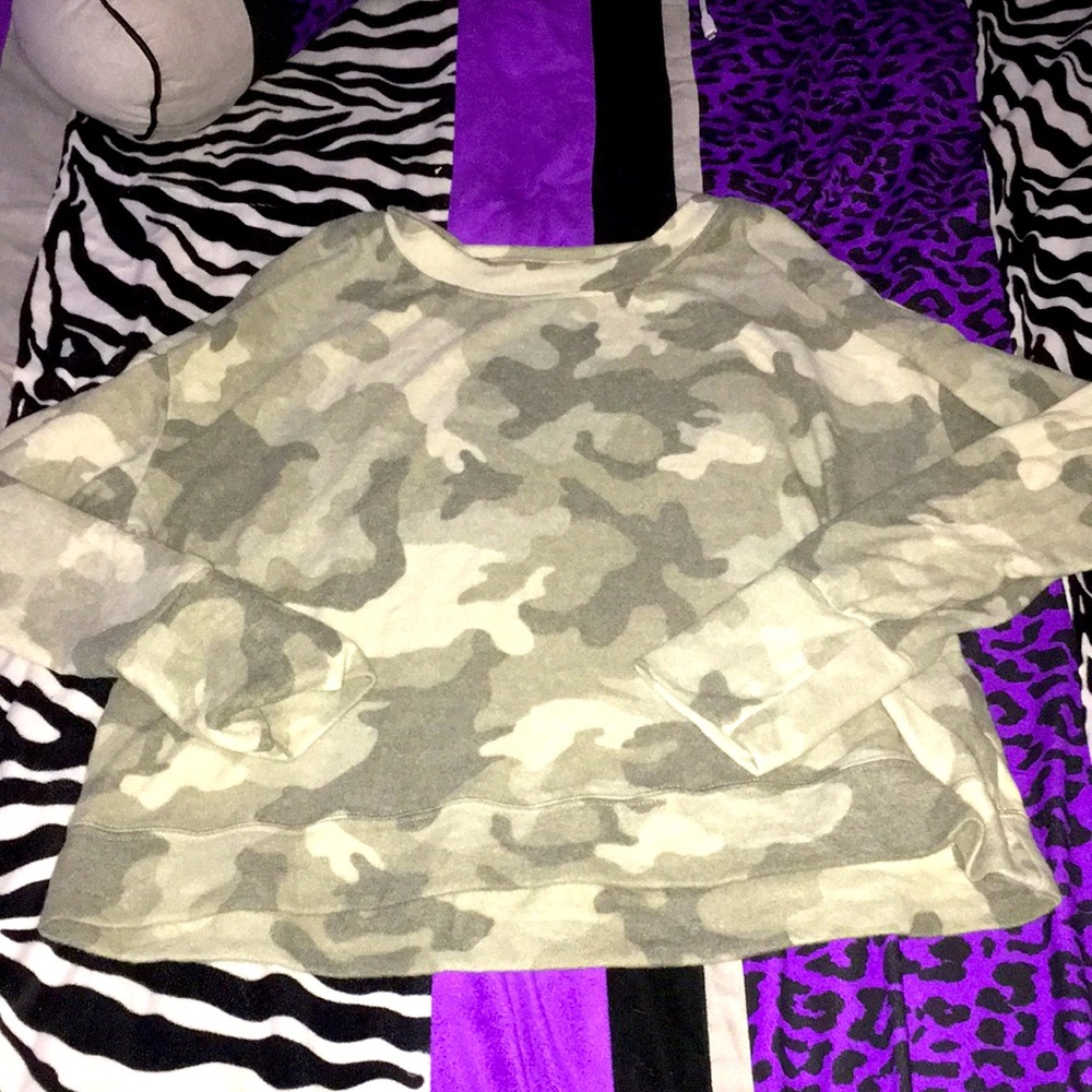 Soft and stretchy Camo longsleeve